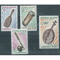 Madagaskar - Nr 528 - 31 1965r - Instrumenty muzyczne